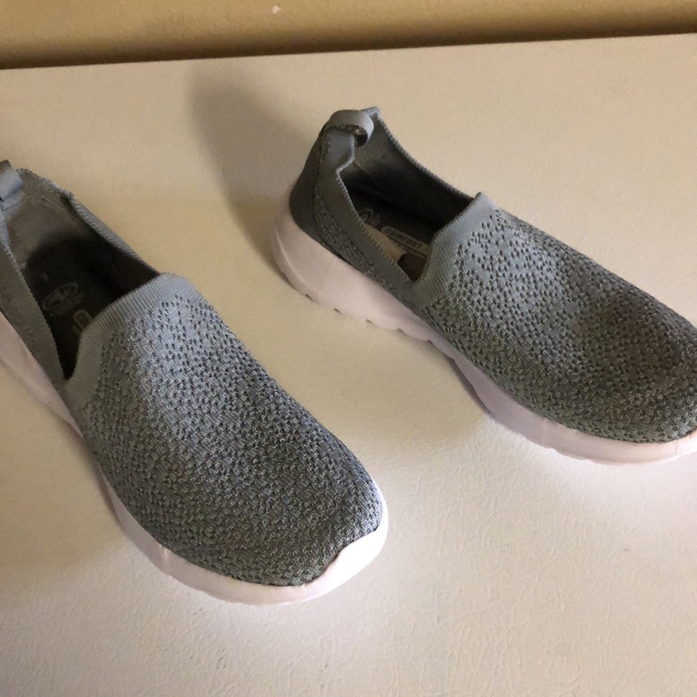Comfort fit slip on shoes with memory foam.size 6 and a size 7